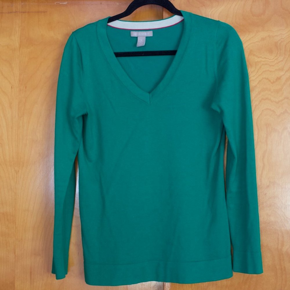100 % silk green v-neck soft long-sleeve shirt - Banana Republic, M